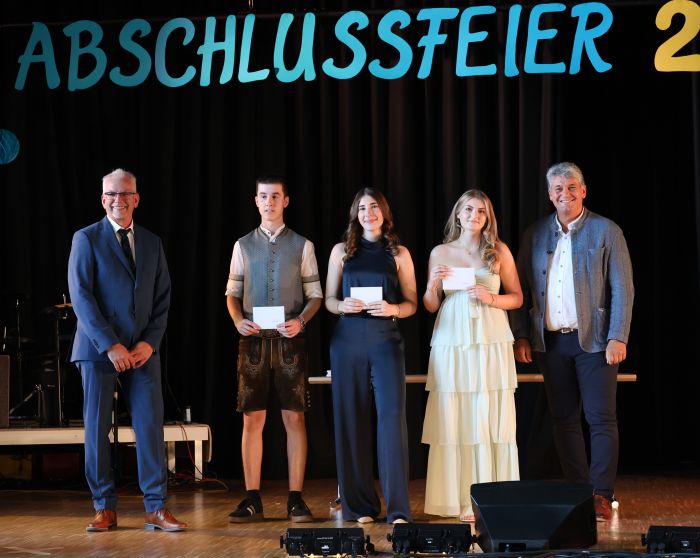 Feierliche Entlassfeier für die Abschlussschüler der Realschule Neufahrn